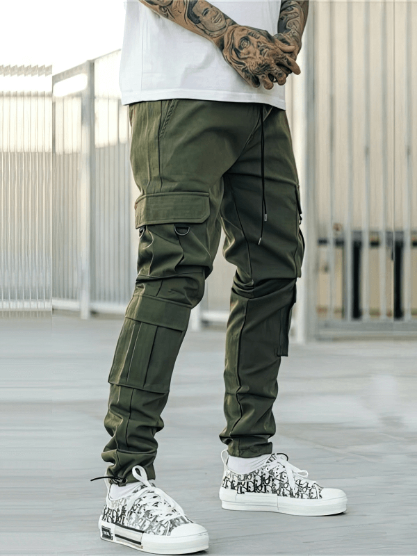 Male joggers in army green with multiple side pockets, perfect for comfort and convenience. Mid-waist and pleated design for mobility.